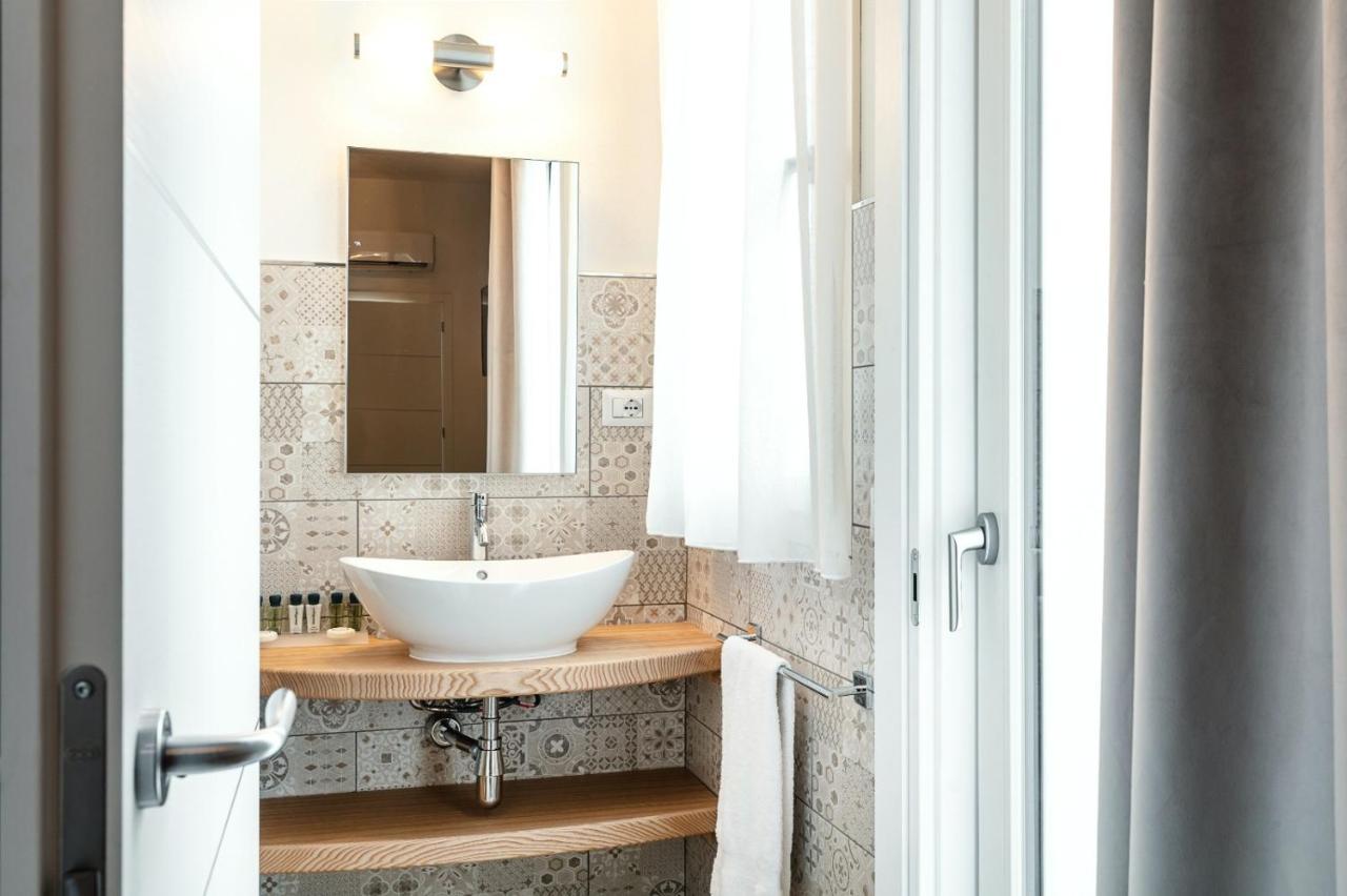 Lungomare Rooms Olbia Bagian luar foto